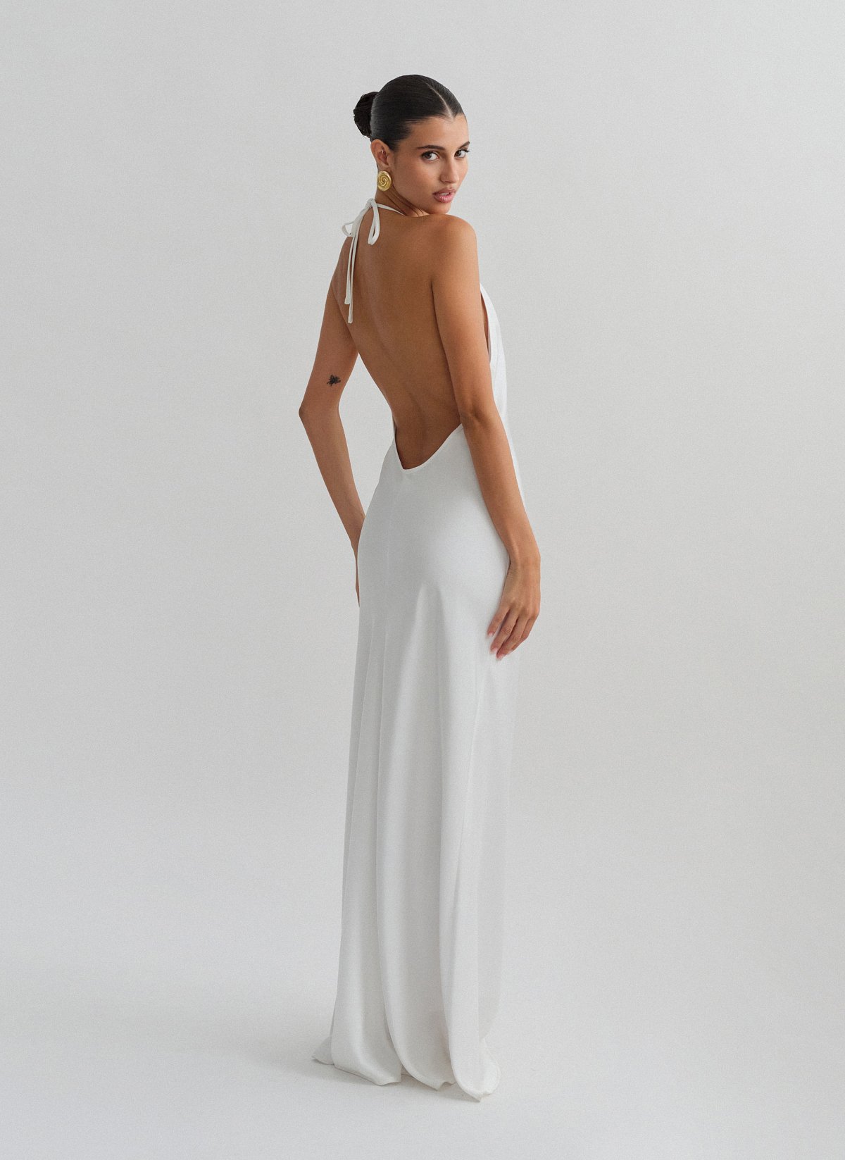 Σατέν halter maxi φόρεμα-17