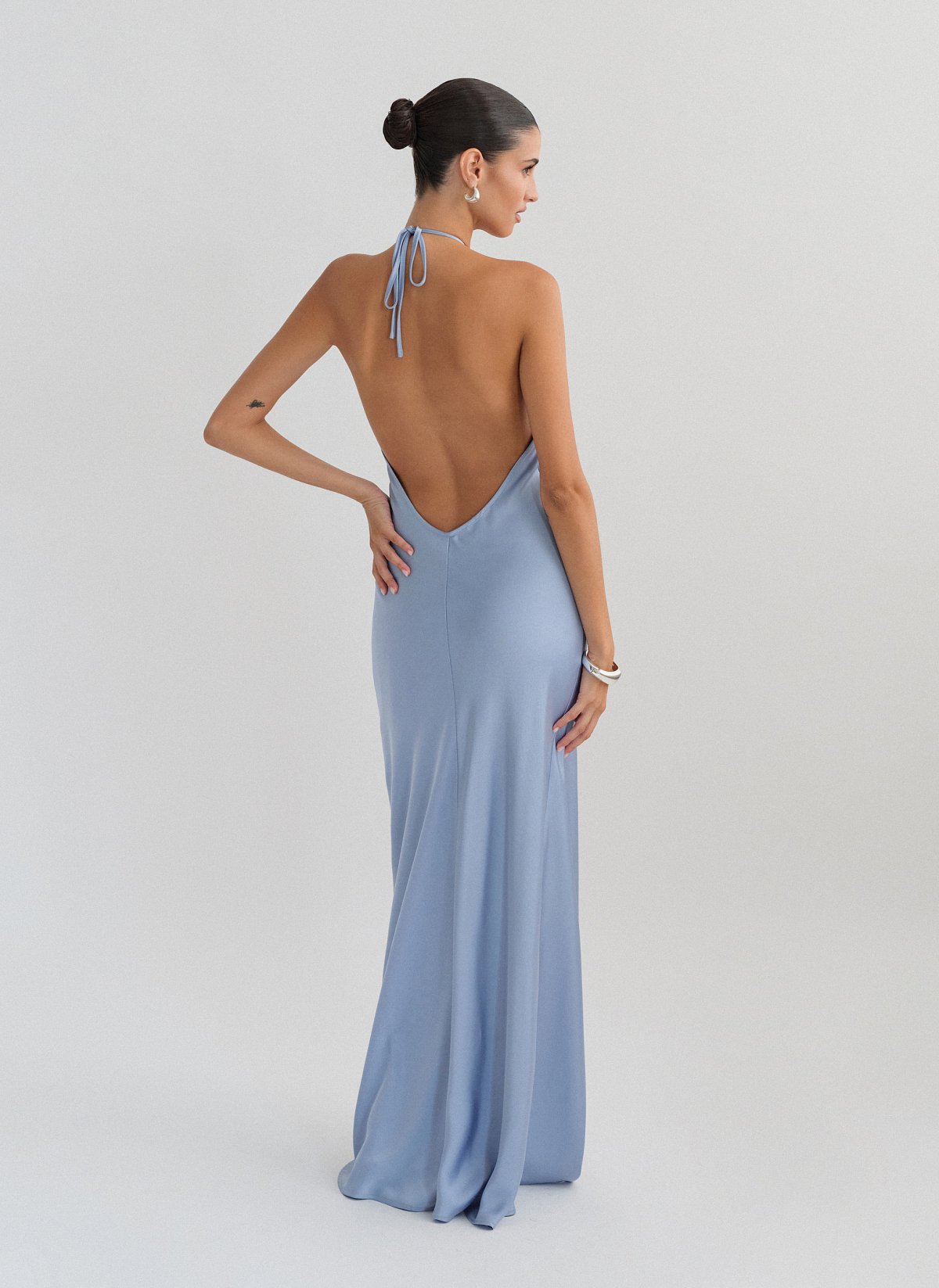Σατέν halter maxi φόρεμα-35