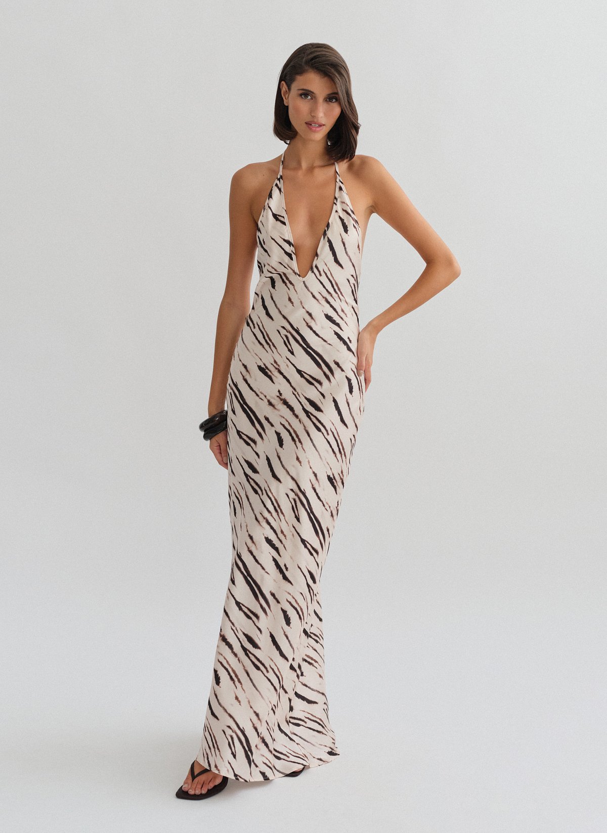 Σατέν halter maxi φόρεμα σε zebra print-2
