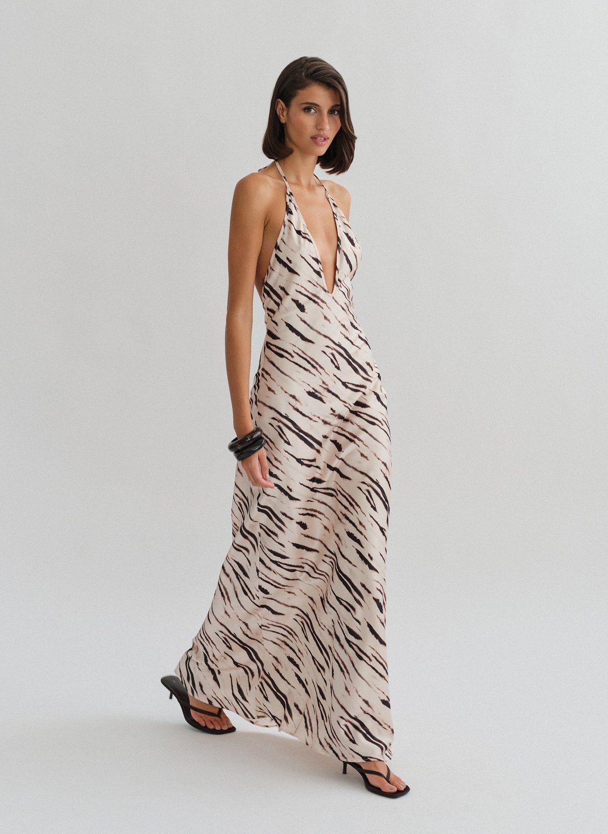 Σατέν halter maxi φόρεμα σε zebra print-1