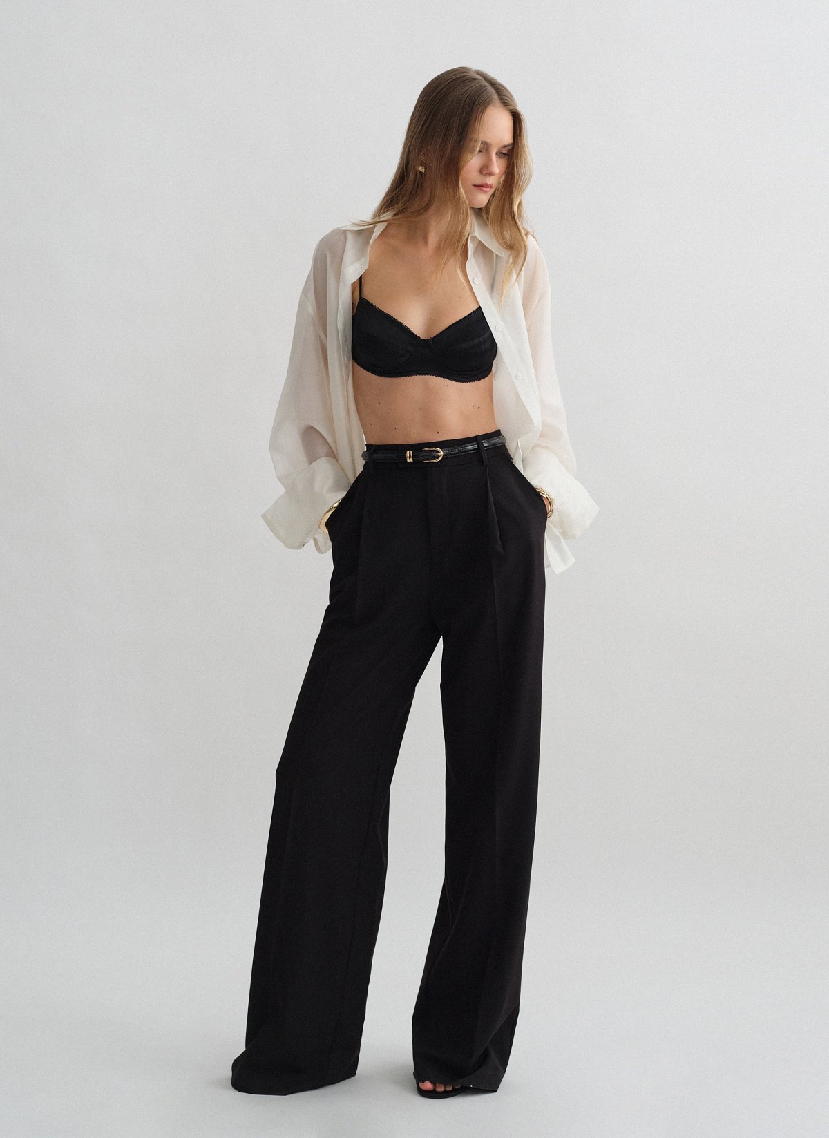 Υφασμάτινο παντελόνι με τσάκιση-6