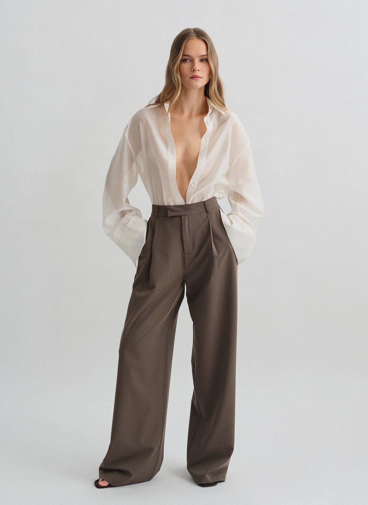 Υφασμάτινο παντελόνι με τσάκιση-1