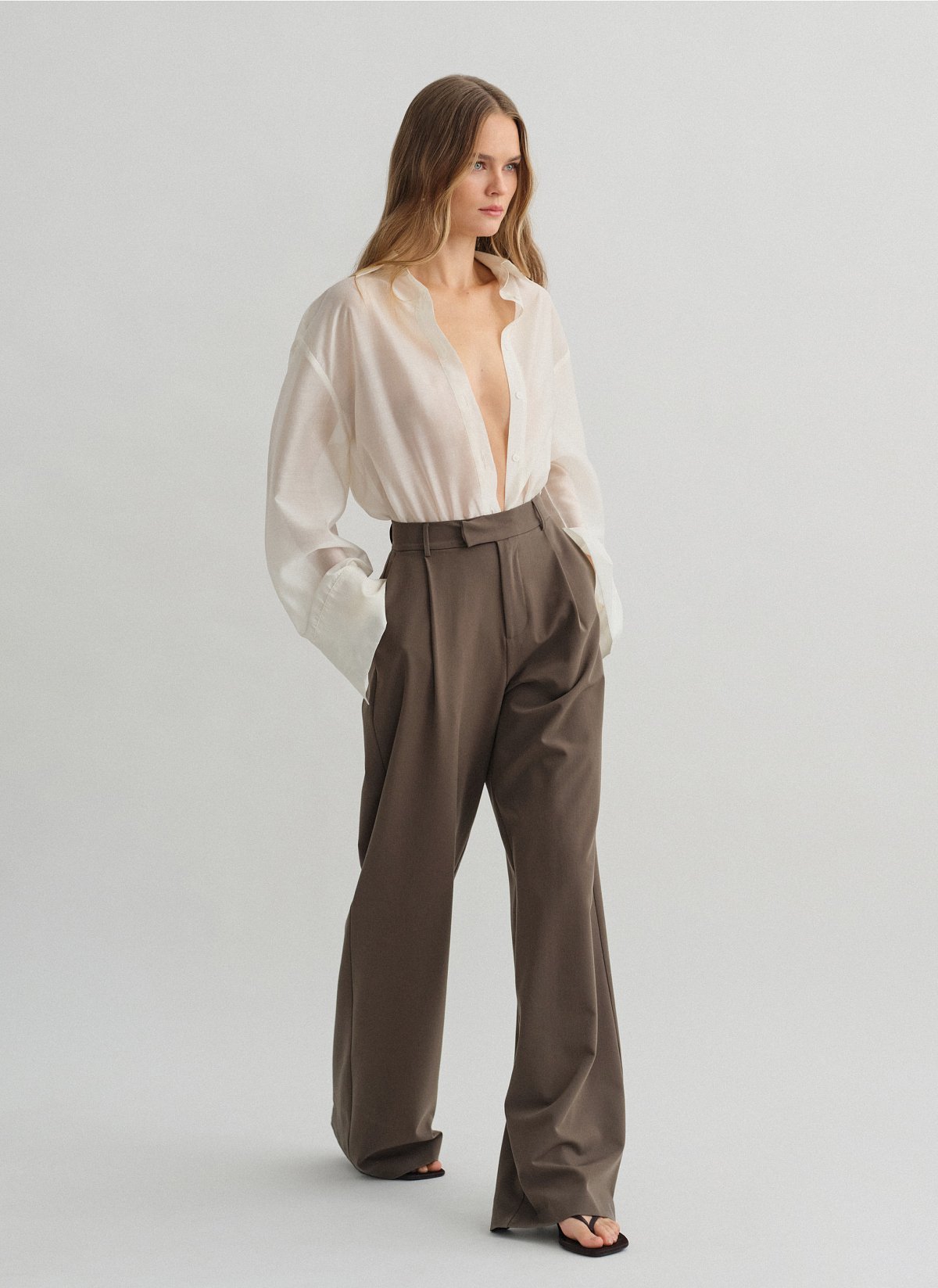 Υφασμάτινο παντελόνι με τσάκιση-3