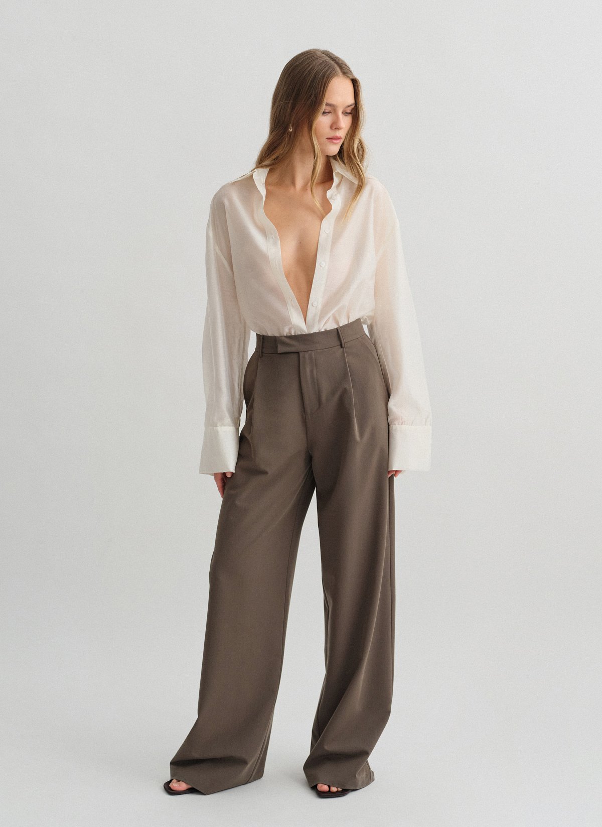 Υφασμάτινο παντελόνι με τσάκιση-4