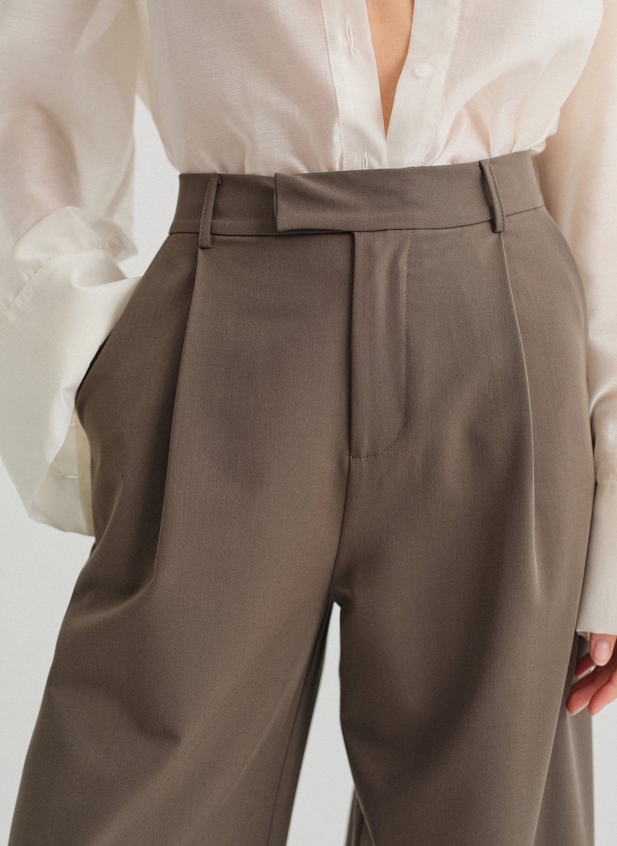 Υφασμάτινο παντελόνι με τσάκιση-5