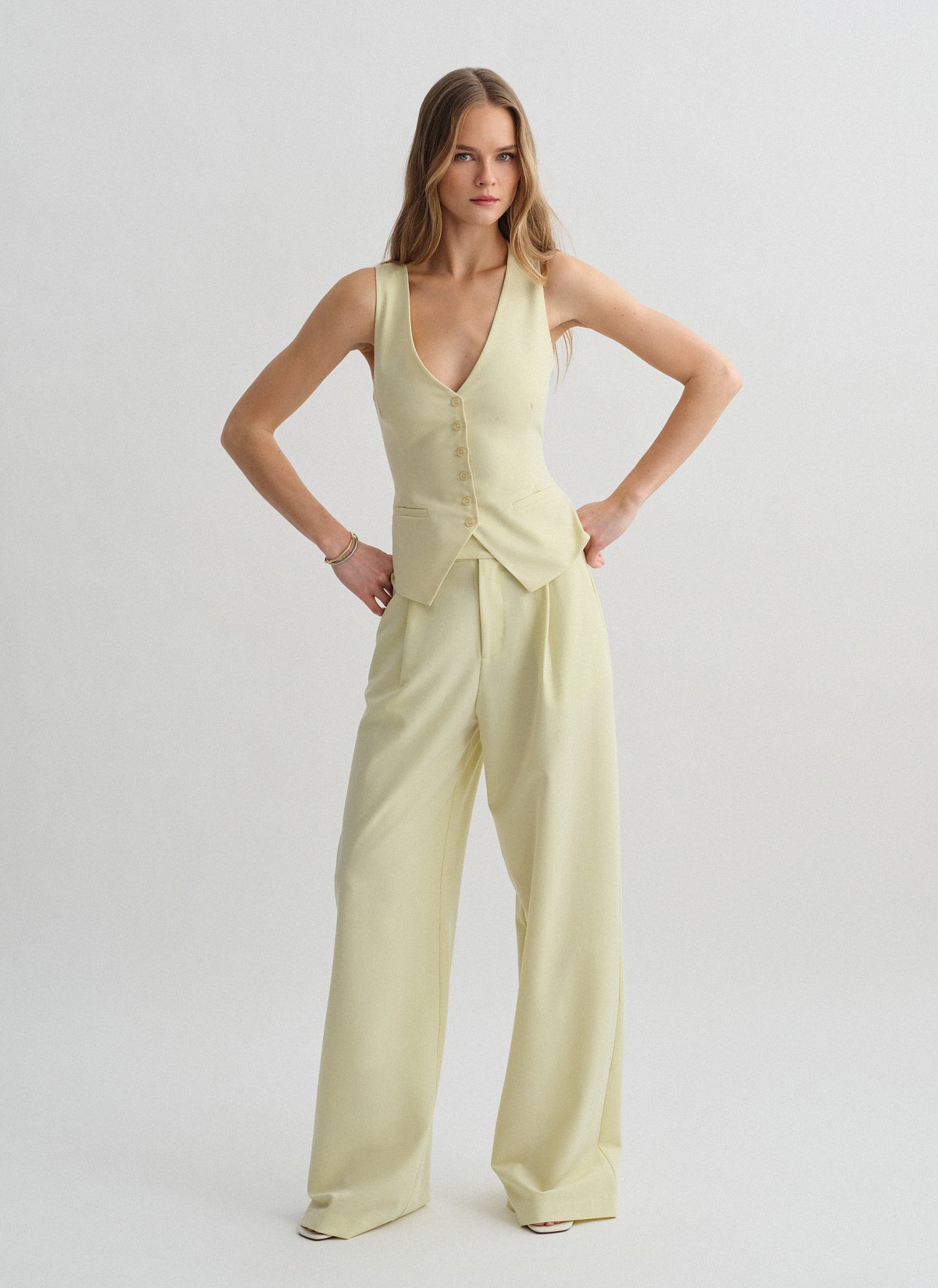 Υφασμάτινο παντελόνι με τσάκιση-31