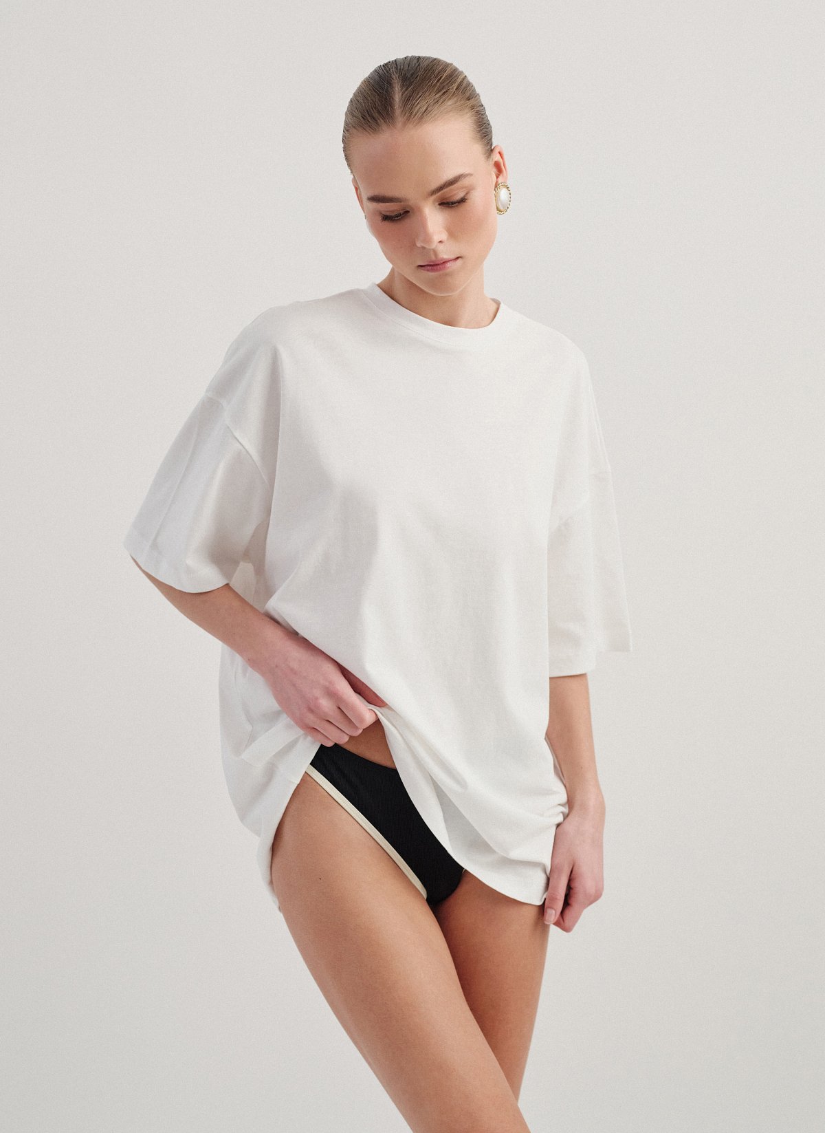 Μακριά κοντομάνικη μπλούζα oversized-3