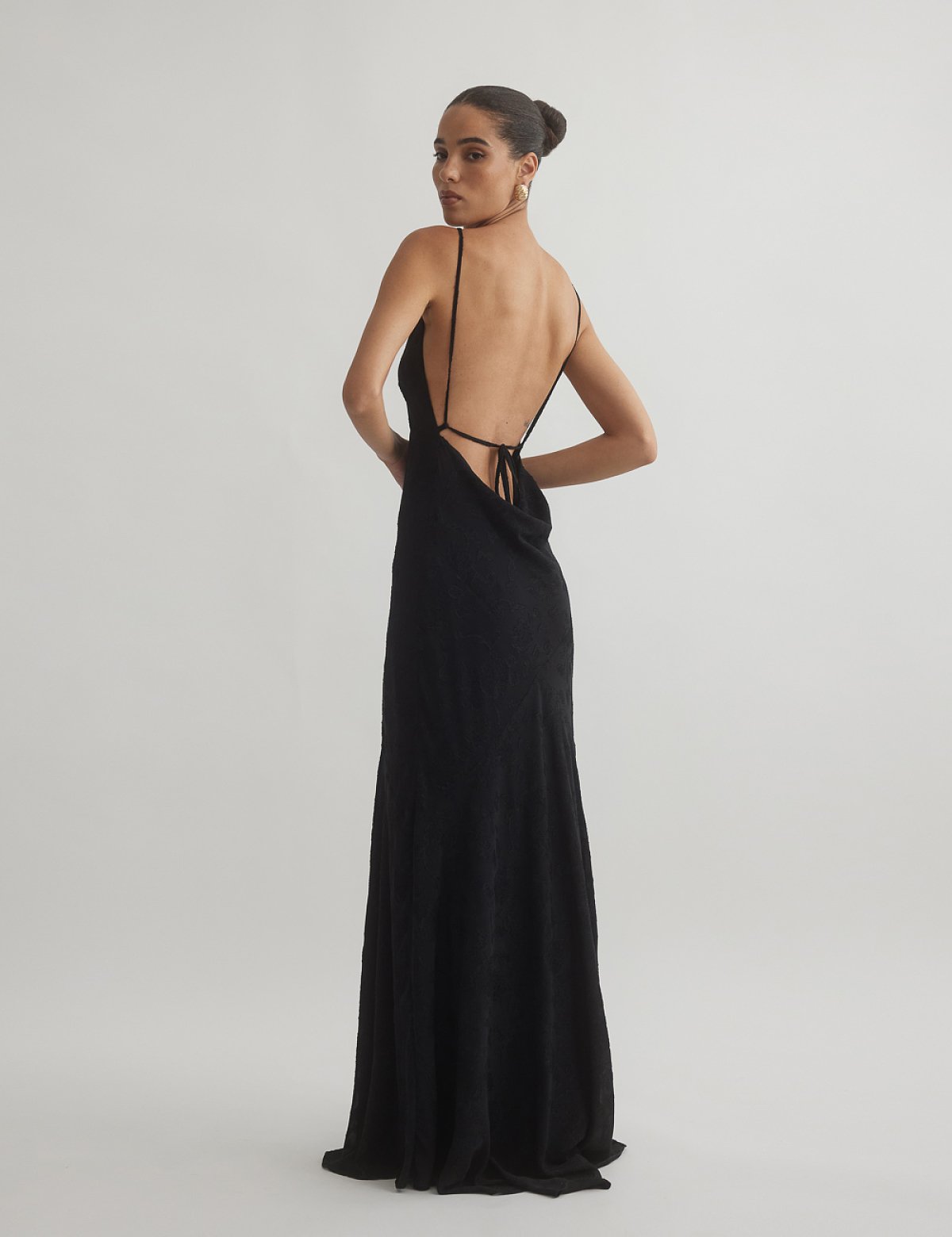 Μακρύ φόρεμα με ανάγλυφα λουλούδια-10