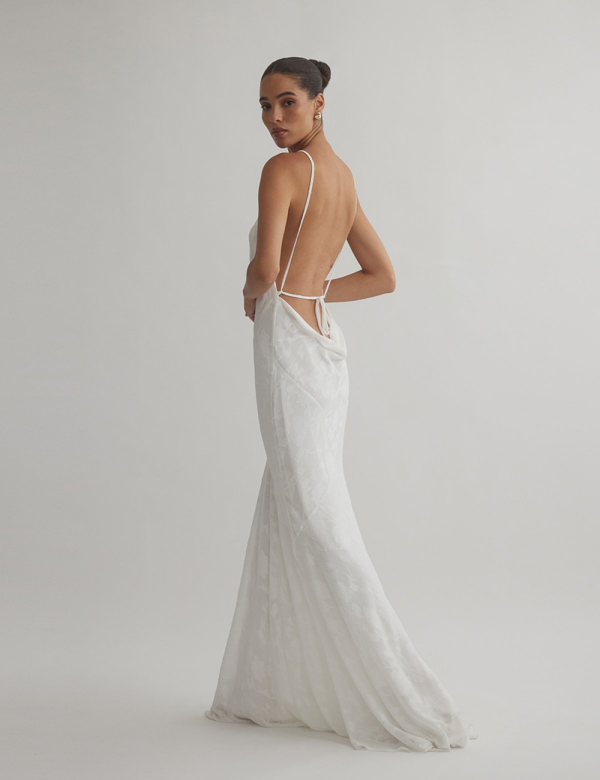 Μακρύ φόρεμα με ανάγλυφα λουλούδια-6