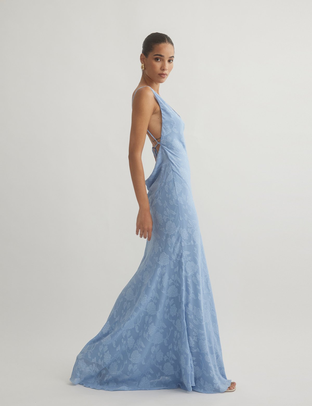 Μακρύ φόρεμα με ανάγλυφα λουλούδια-1