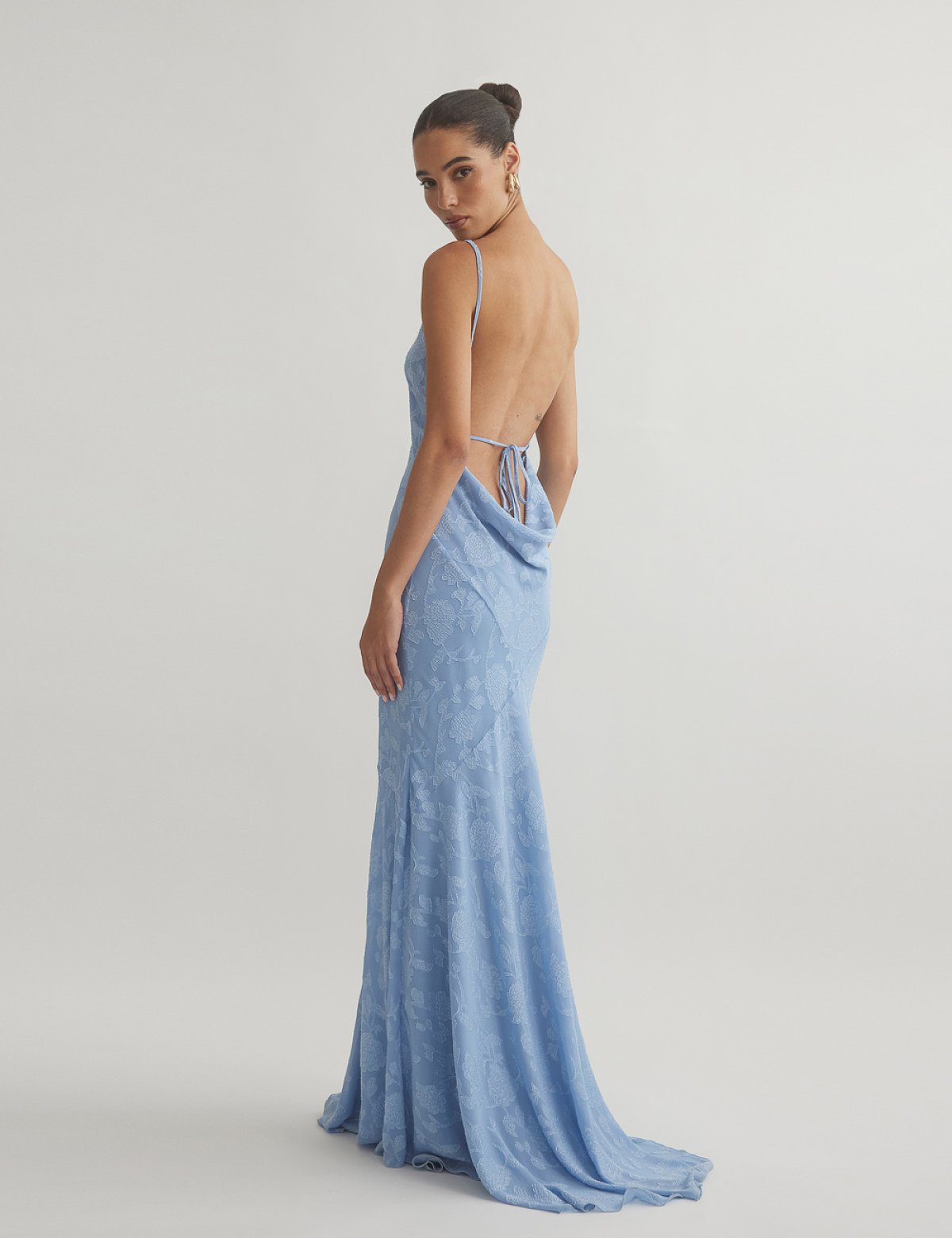 Μακρύ φόρεμα με ανάγλυφα λουλούδια-2