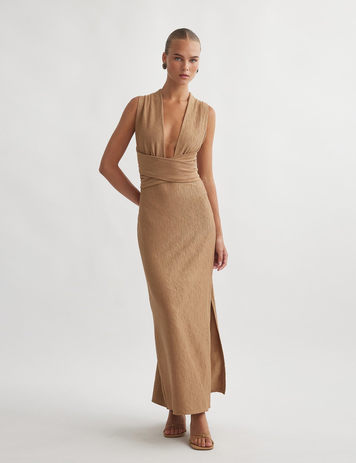 Μακρύ φόρεμα σε ανάγλυφη υφή-9