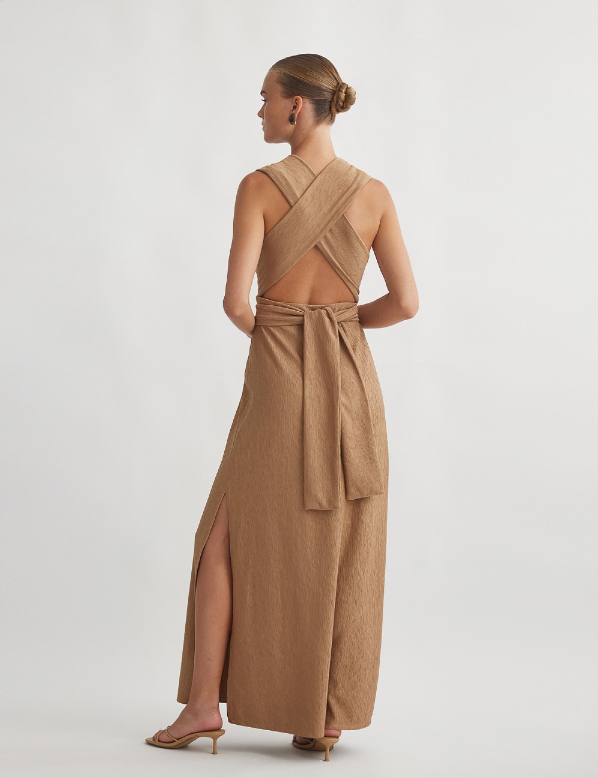 Μακρύ φόρεμα σε ανάγλυφη υφή-10