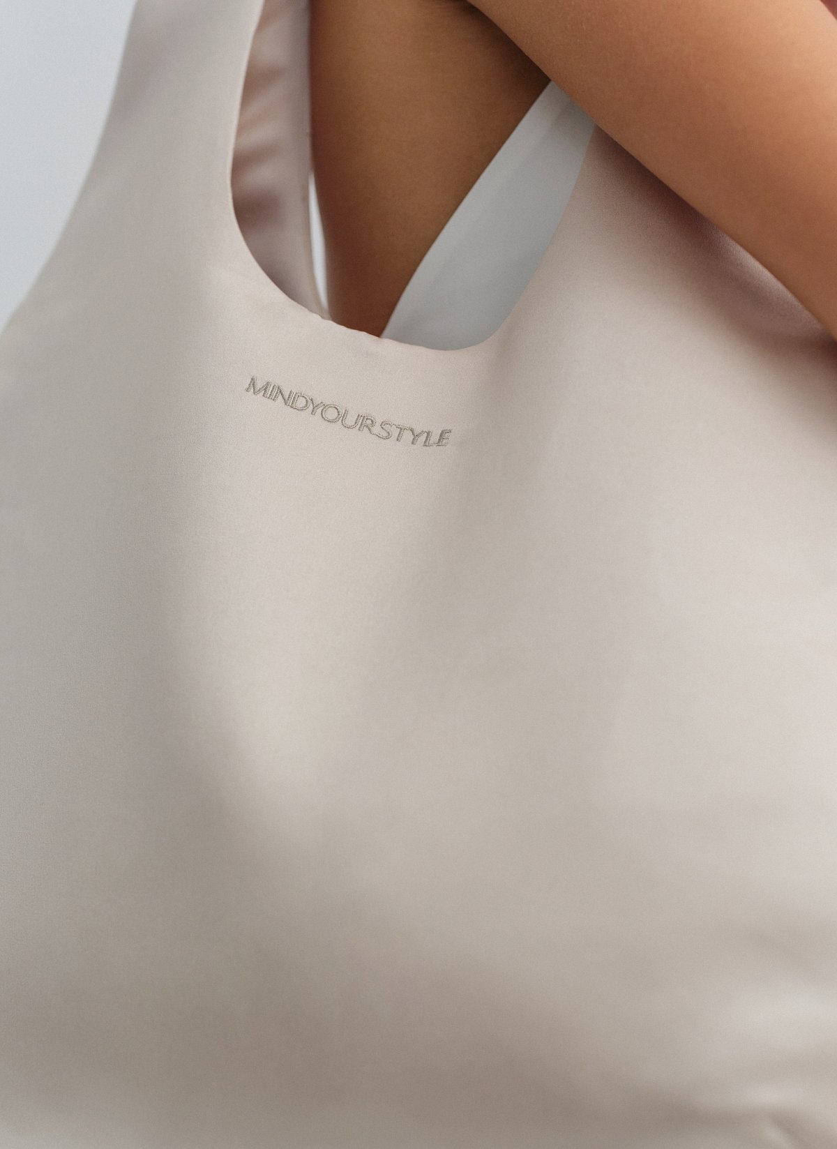Γυναικεία σατέν τσάντα τύπου tote bag με κέντημα
