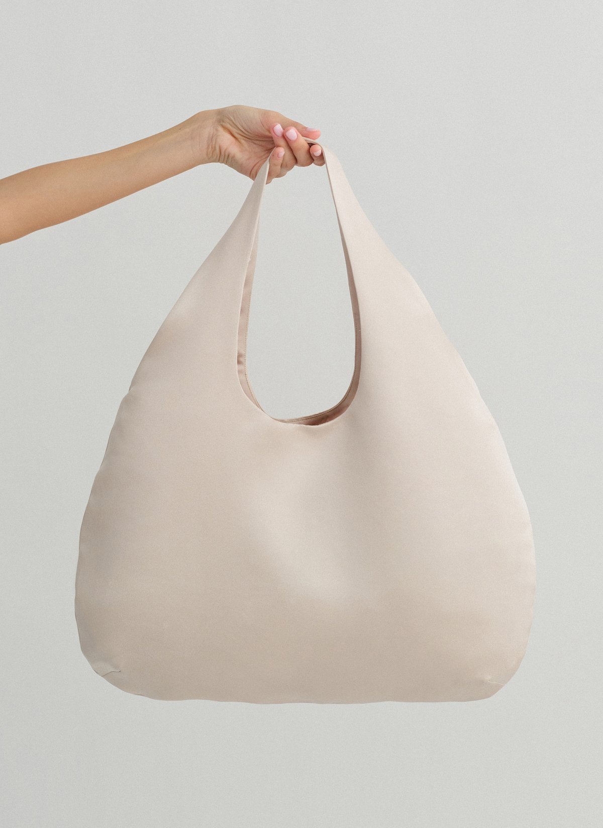 Γυναικεία σατέν τσάντα τύπου tote bag με κέντημα