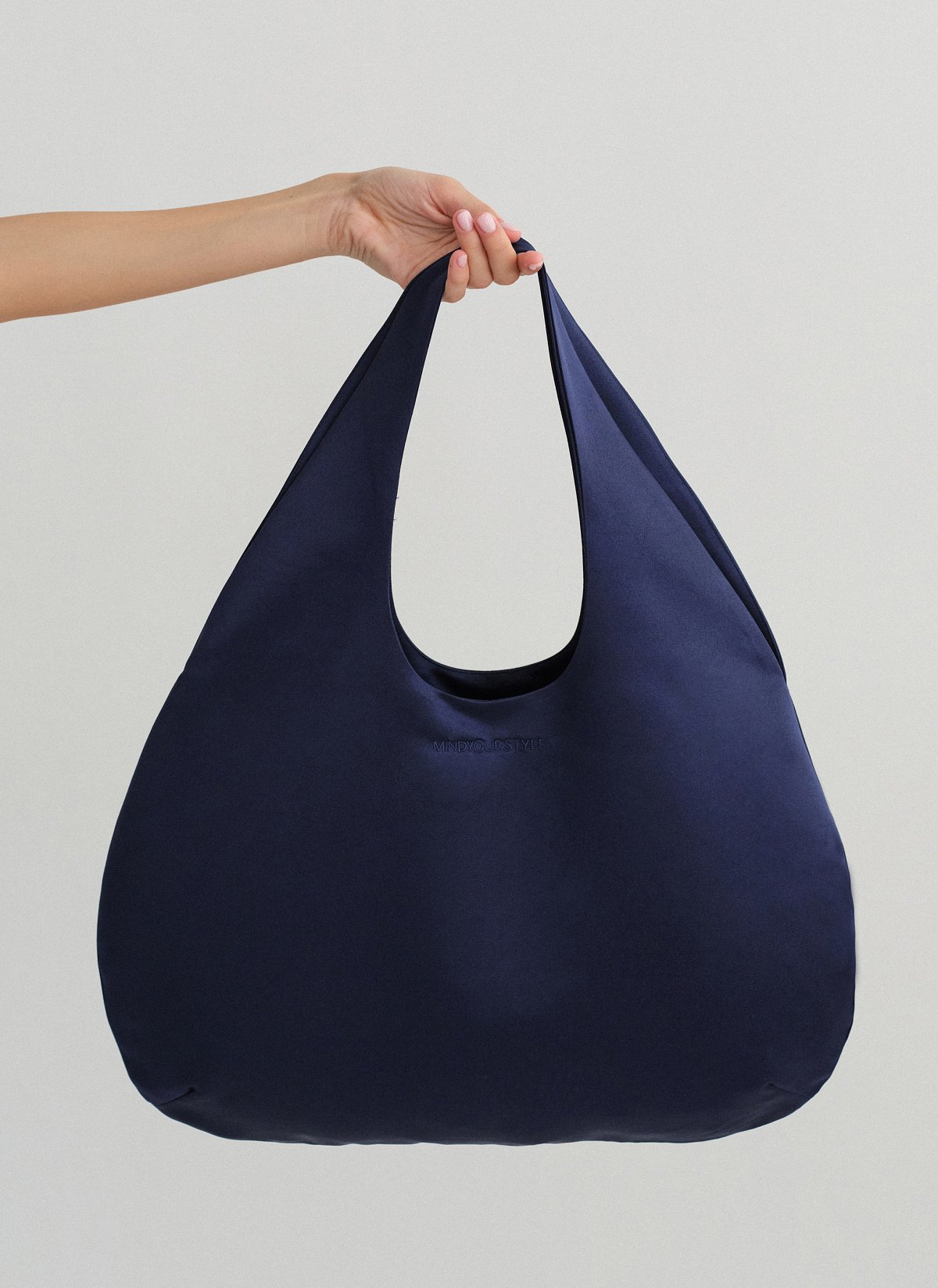 Γυναικεία σατέν τσάντα τύπου tote bag με κέντημα