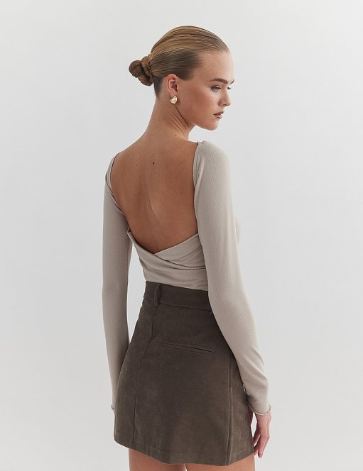 Γυναικεία  πλεκτή μακρυμάνικη μπλούζα με ανοιχτή πλάτη