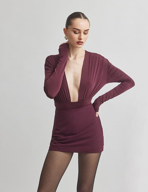 Γυναικείο μακρυμάνικο κορμάκι με ντεκολτέ V