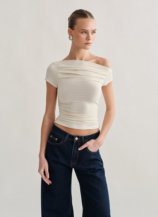 Γυναικεία κοντομάνικη μπλούζα με λοξό ώμο και σούρες bamboo