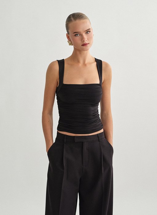 Γυναικείο αμάνικο τοπ με σούρες