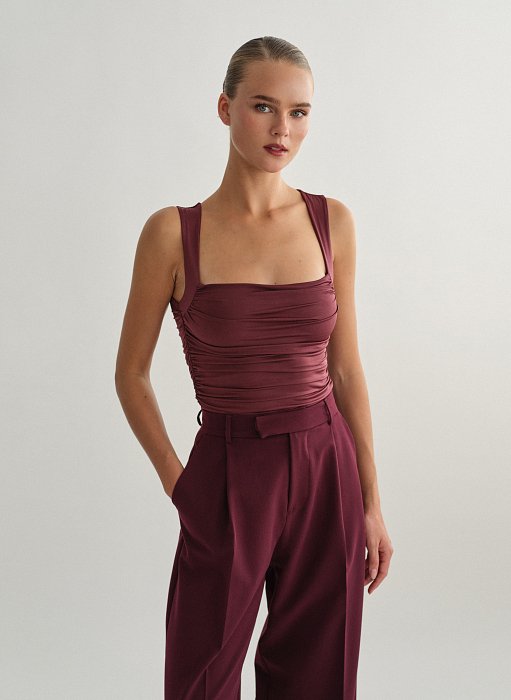 Γυναικείο αμάνικο τοπ με σούρες