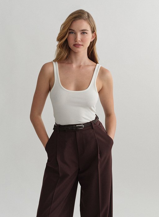 Γυναικεία αμάνικη ριπ μπλούζα με στρογγυλή λαιμόκοψη