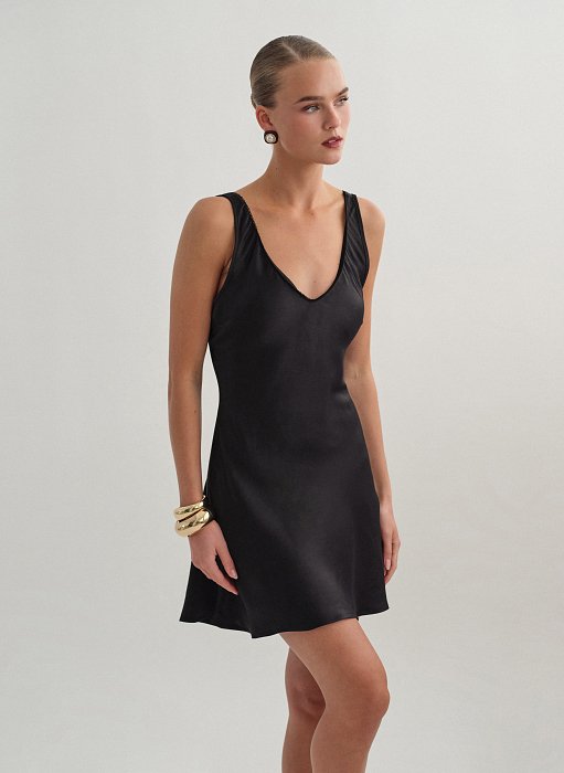 Γυναικείο αμάνικο σατέν μίνι φόρεμα με V ντεκολτέ