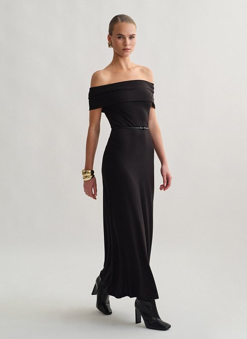 Γυναικείο μακρύ off-shoulder στράπλες φόρεμα σε ελαφριά πλέξη