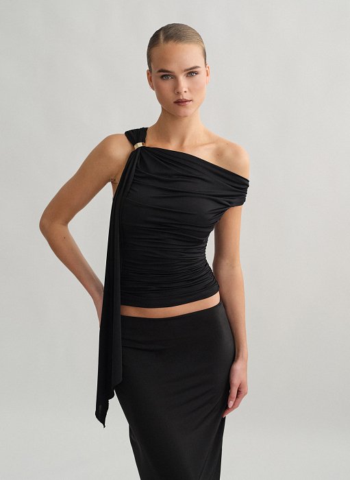 Γυναικείο one-shoulder τοπ με μεταλλική λεπτομέρεια και σούρες