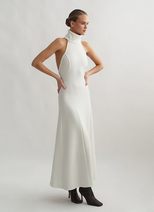 Γυναικείο μακρύ πλεκτό φόρεμα με ανοιχτή πλάτη