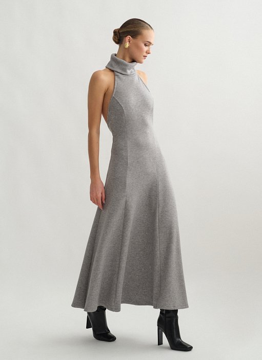 Γυναικείο μακρύ πλεκτό φόρεμα με ανοιχτή πλάτη