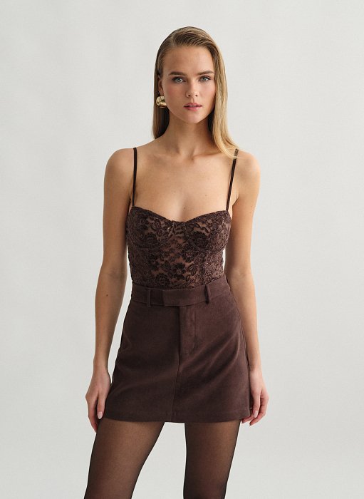 Γυναικείο κορμάκι δαντέλα με λεπτές ρυθμιζόμενες τιράντες σε βελούδινη υφή