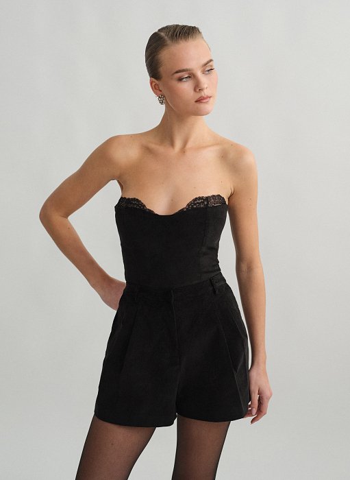 Προϊόν: Βελούδινο κορσέ τοπ με λεπτομέρεια δαντέλα