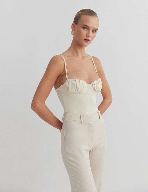 Γυναικείο κορμάκι με τιραντάκι και λεπτομέρεια σούρες