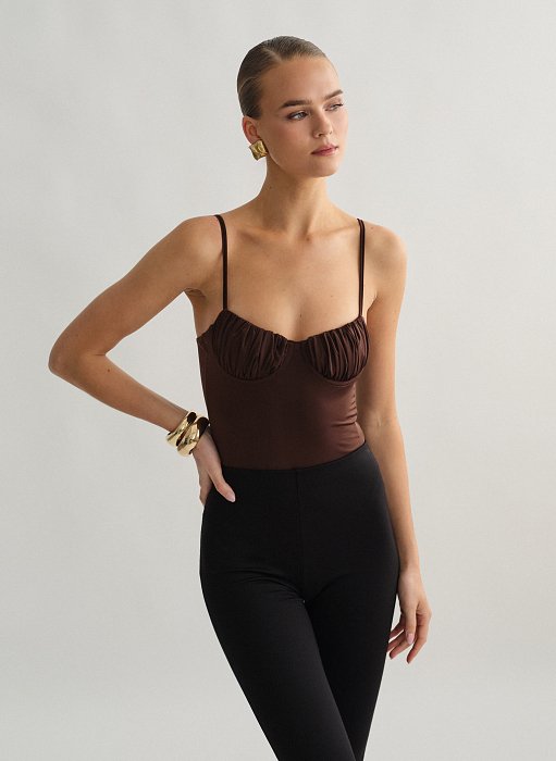 Γυναικείο κορμάκι με τιραντάκι και λεπτομέρεια σούρες