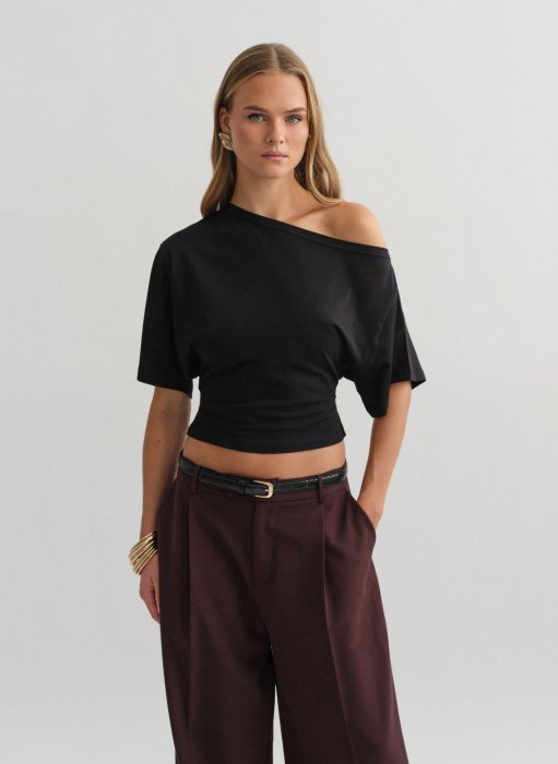 Product: One-shoulder shortsleeve fitted blouse
