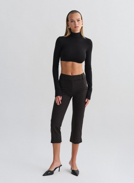 Product: Textured capri trousers with slit