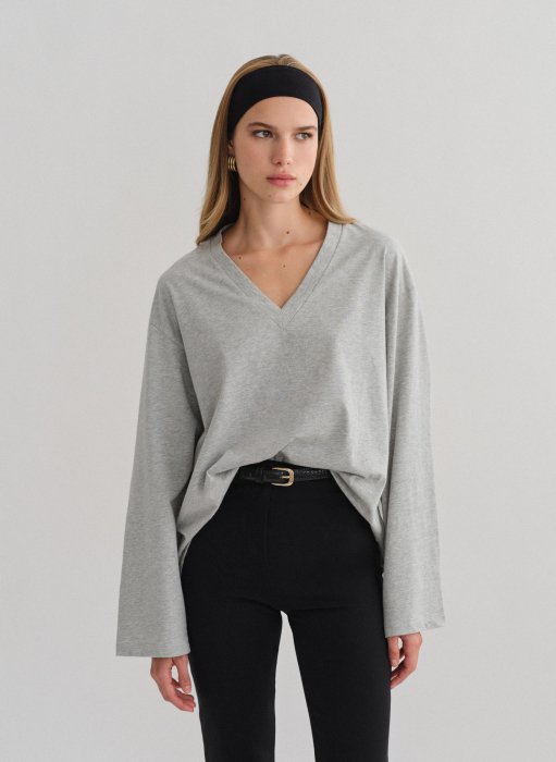 Product: Longsleeve blouse with V-cut neckline