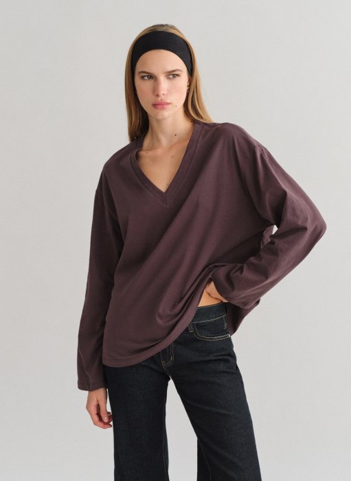 Product: Longsleeve blouse with V-cut neckline