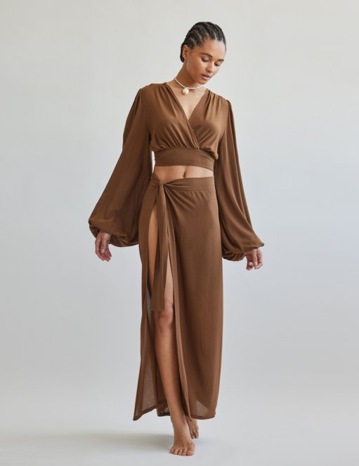 Product: Maxi skirt with slit and fastening