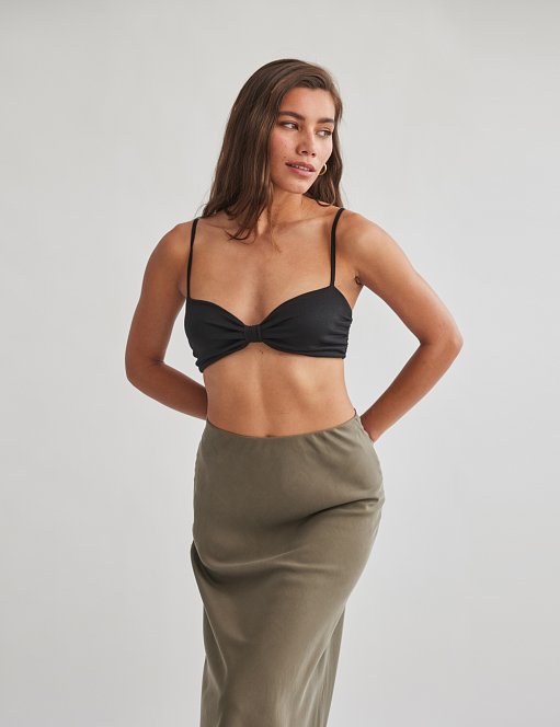 Product: Ruched crop top with knot