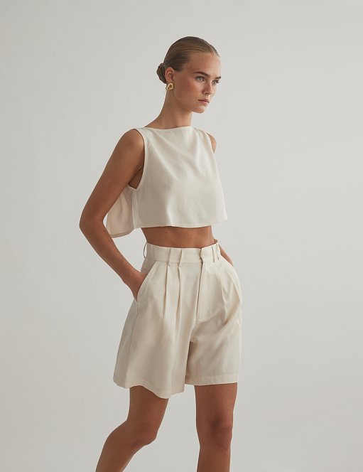 Γυναικεία ψηλόμεση υφασμάτινη βερμούδα