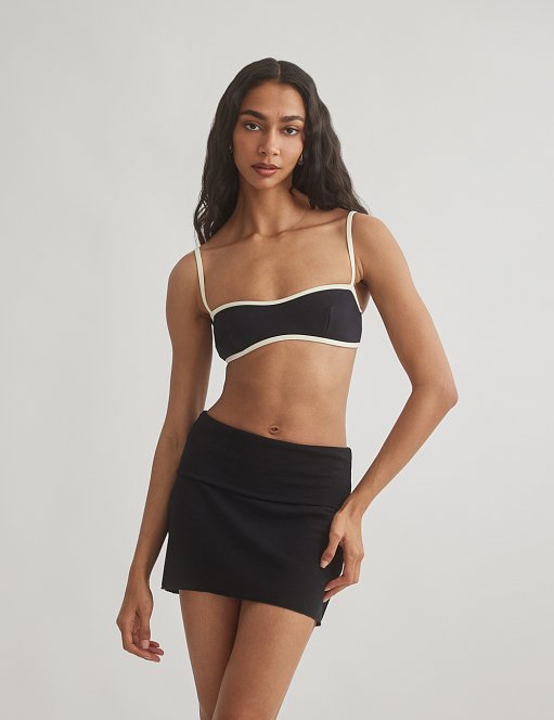 Γυναικεία μίνι φούστα με ελαφριά πλέξη