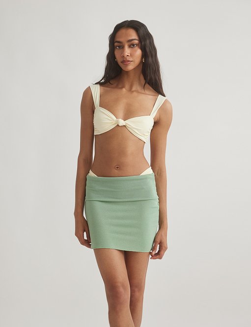 Γυναικεία μίνι φούστα με ελαφριά πλέξη