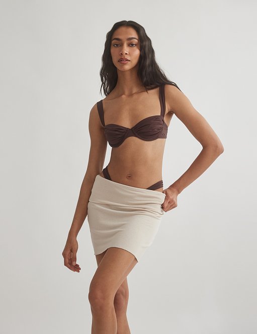 Γυναικεία μίνι φούστα με ελαφριά πλέξη