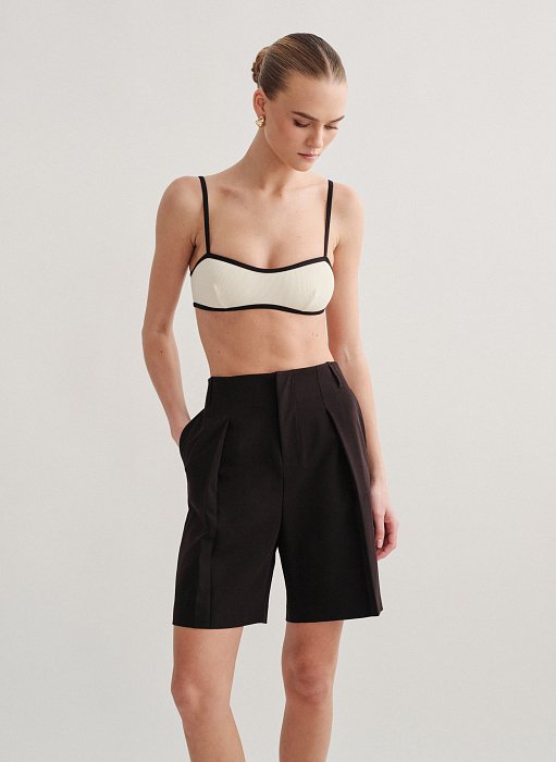 Γυναικεία υφασμάτινη βερμούδα