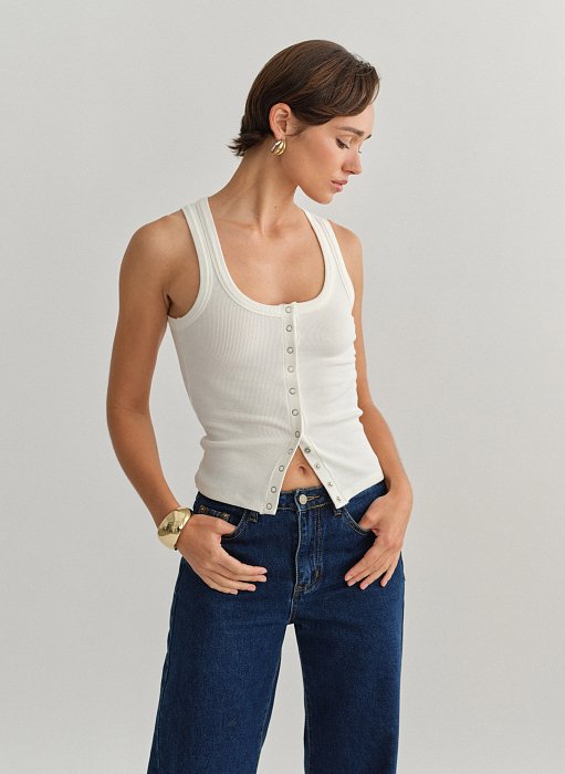 Product: Sleeveless ribbed top with front fastening