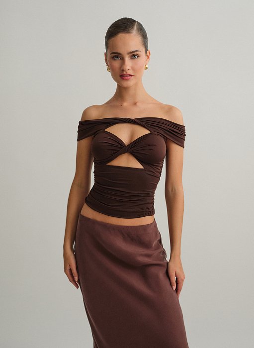 Γυναικείο off-shoulder τοπ με ανεστραμμένο cut-out ντεκολτέ