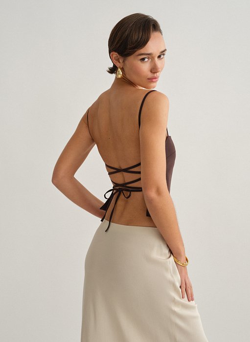 Γυναικείο υφασμάτινο τοπ με χιαστί πλάτη