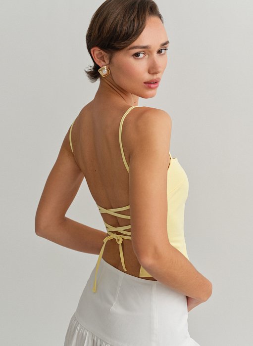 Γυναικείο υφασμάτινο τοπ με χιαστί πλάτη